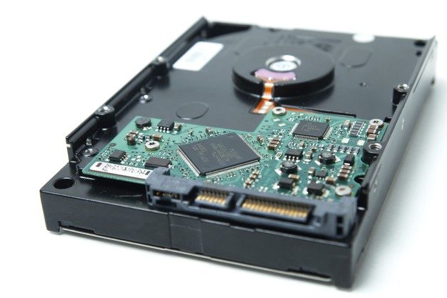disco-duro-abierto-computadora-unidad-disco-duro-efectos-espejo-disco-duro-desmontado-computadora_234595-451